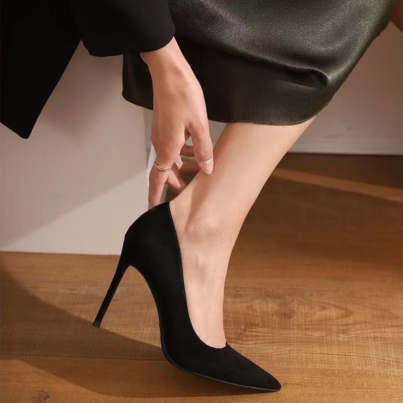 Giày Cao Gót Da Lộn Mũi Nhọn Màu Đen Sang Trọng Thời Trang Xuân Hè 2022 Phong Cách Chanel Hàn Quốc Cho Nữ