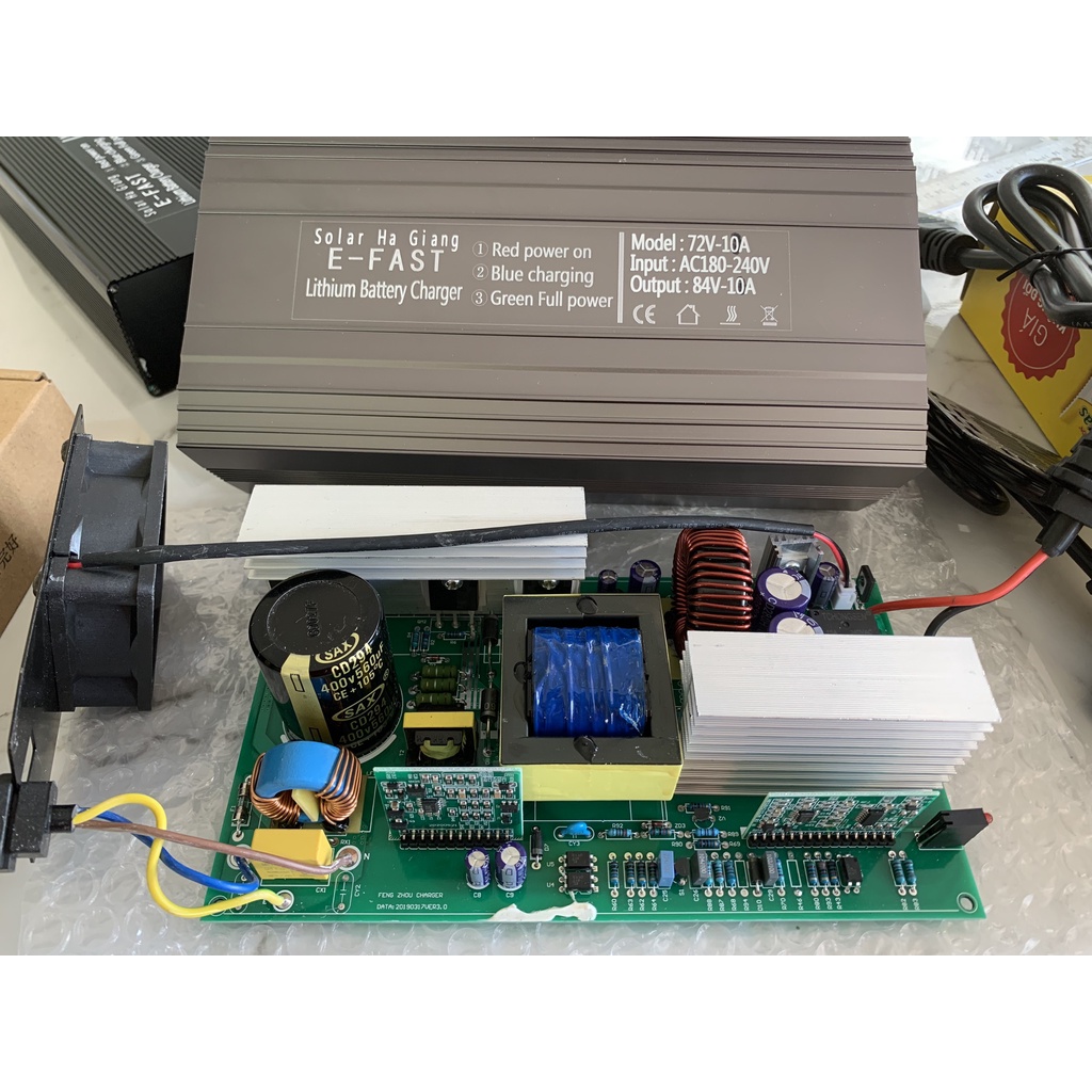 Sạc pin xe điện 48V, 72V  có quạt có đèn báo đầy