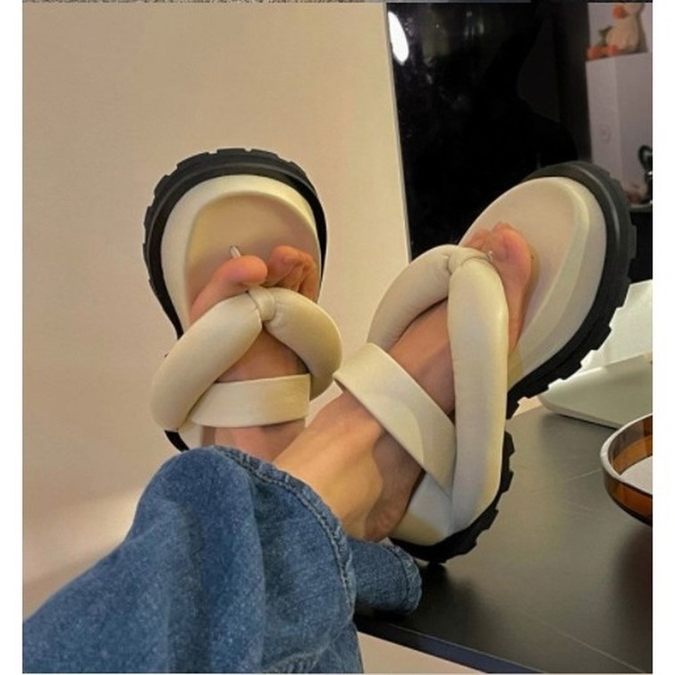 giày sandal nữ mặc bên ngoài dép quai hậu đế thấp của phụ nữ mùa xuân và mùa hè năm 2021 mới bánh bông lan hoang dã Nền tảng chống trượt Dép xỏ ngón hình xương cá【COD】