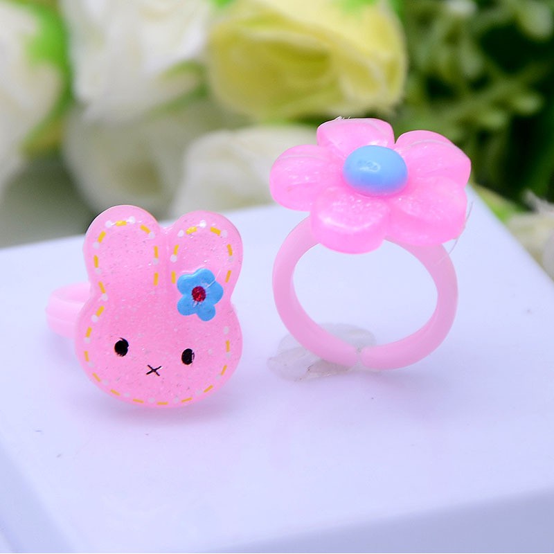 Nhẫn nhựa hoạt hình nhiều mẫu Clovershop68