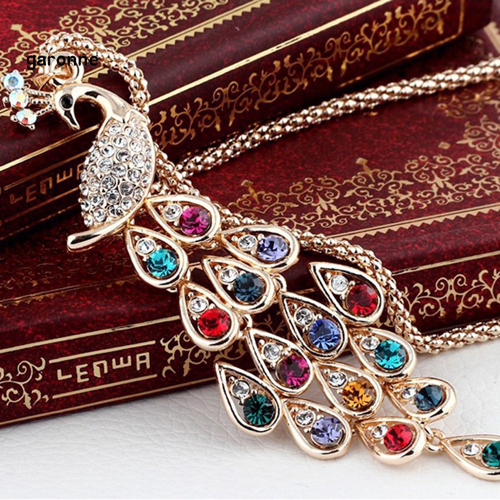 Vòng cổ thiết kế hình chim công đính đá sang trọng