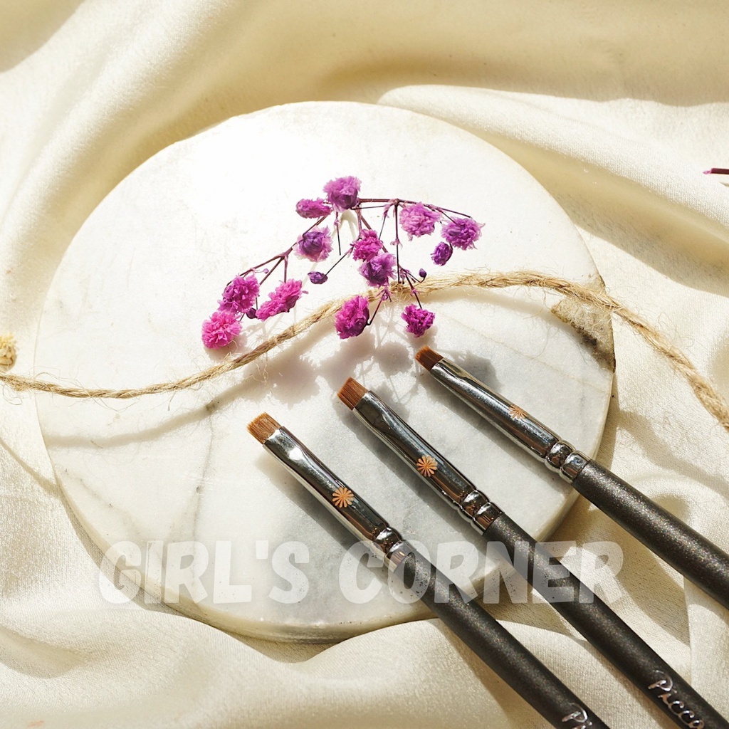 Cọ eyeliner Piccasso 722 Small Angled Fine Eyeshadow Eyeliner Brush