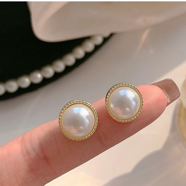 MOCHASHUĐôi bông tai Mochashu đính ngọc trai giả viền vàng đơn giản thanh lịch mạ bạc S925 nhỏ nhắn