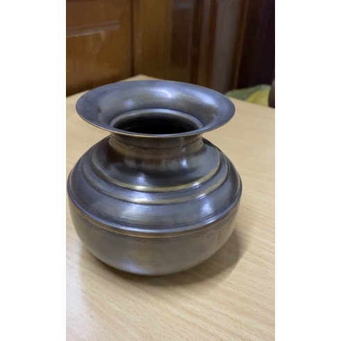 Ổng nhổ trầu ống đựng bã trầu bằng đồng màu vàng, màu giả cổ