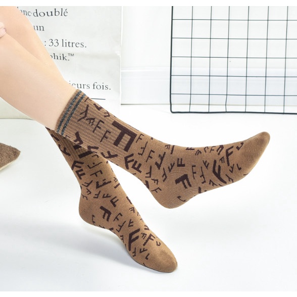 Vớ Tất cao cổ Nam Nữ Họa Tiết chữ F phong cách trẻ trung và năng động.