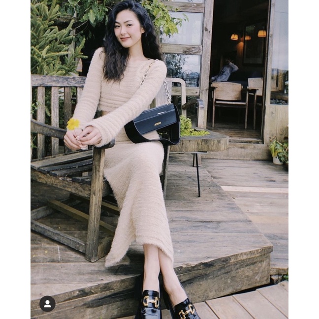Set áo lông chồn phối chân váy lưng cao ôm dáng phong cách vintage