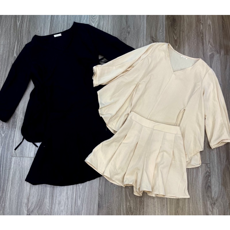 SET ĐỒ VINTAGE SET gồm chân váy xếp ly với thiết kế thắt nơ 2 bên và áo tay dài cổ V