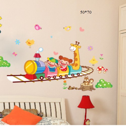 Decal dán tường bé đi tàu hỏa ( 1m3*1m)