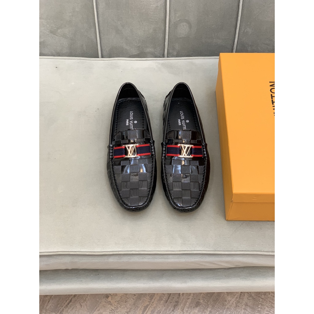 Giày lười nam cao cấp da thật Louis Vuitton LV thiết kế sang trọng và thanh lịch với họa tiết dập trên da độc đáo