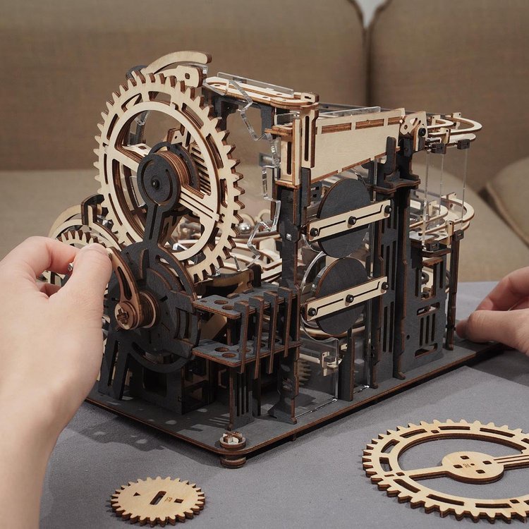 Mô Hình Gỗ 3D Lắp Ráp ROBOTIME ROKR Đường Trượt Bi Lăn Marble Night City LGA01