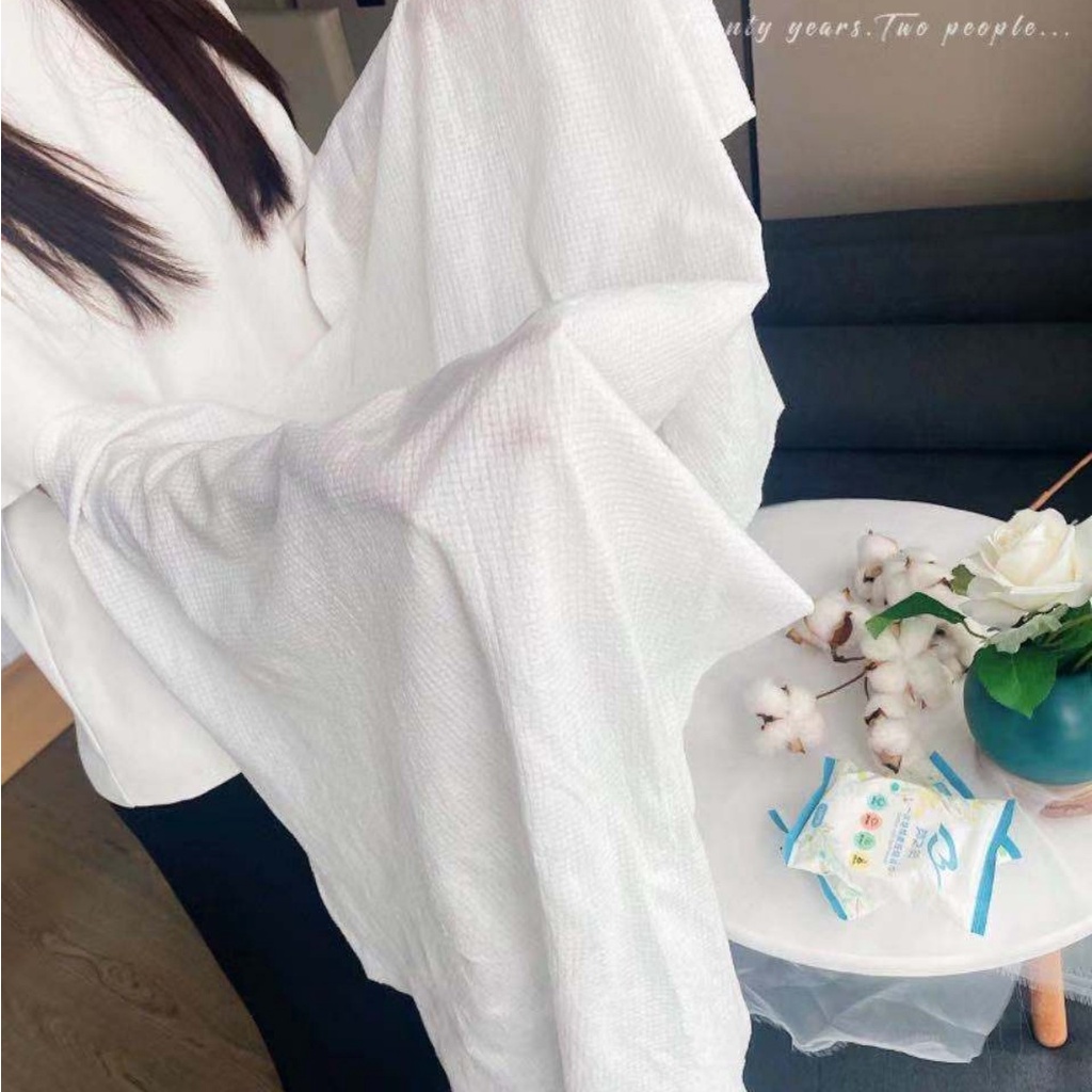 Khăn tắm nén du lịch bằng cotton 140*70 cm siêu mềm cao cấp gặp nước sẽ nở ra dễ dàng sử dụng, mang theo