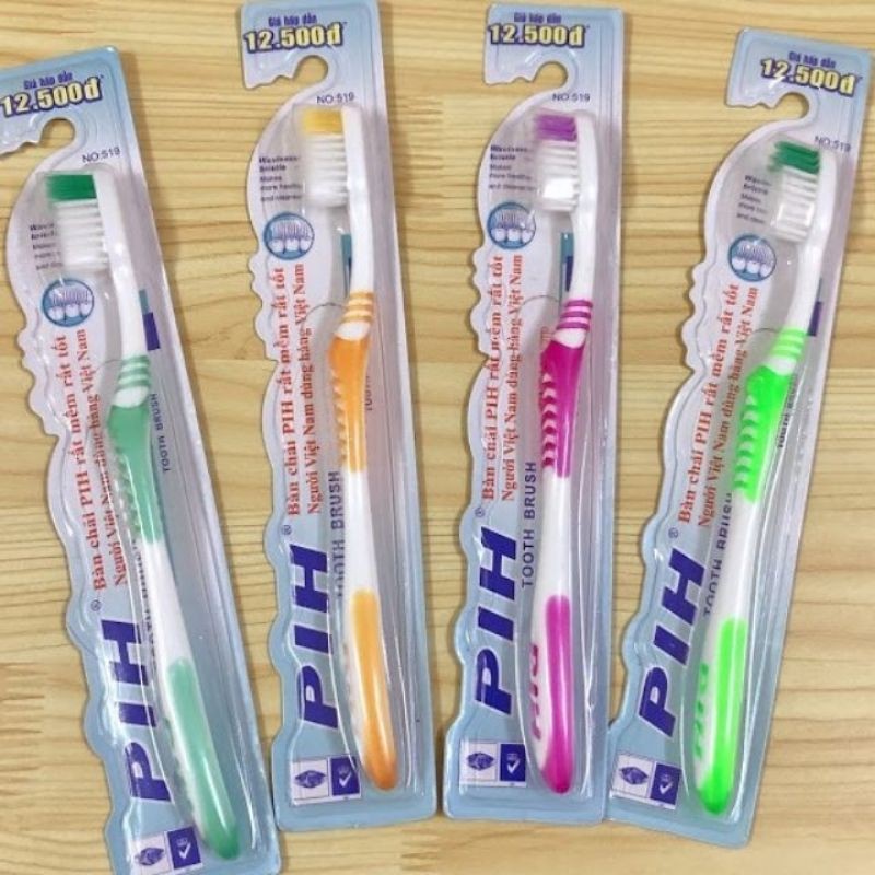 1 cây bàn chải đánh răng PIH