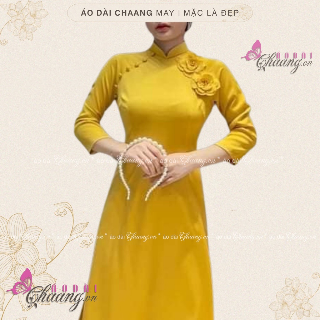 Áo dài thiết kế_Chaang_May sẵn áo dài đẹp khuy bọc 2 bồng hoa vàng, vải lụa cao cấp