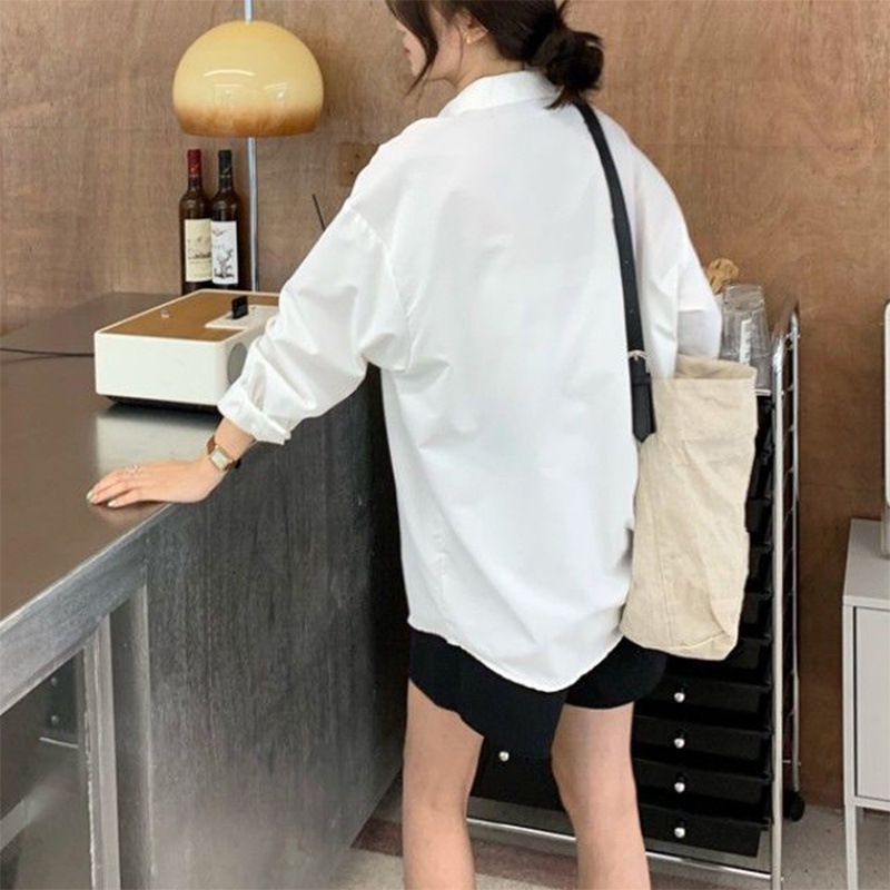 Áo sơ mi/ Áo khoác họa tiết kẻ sọc IELGY bằng vải dệt kim dáng ngắn màu sắc tương phản cổ chữ V độc đáo (có bán lẻ)