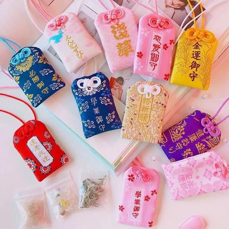 Túi Phước May Mắn Omamori phong thủy Bọc Vỏ Silicon trang trí xinh xắn
