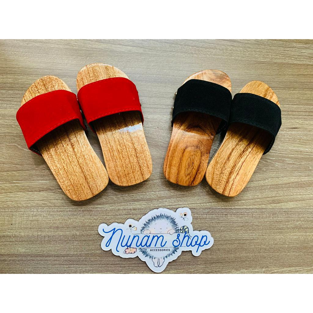 Guốc gỗ tự nhiên quai nhung chắc chắn cho bé trai và gái phối đồ cực đáng yêu Nunam shop
