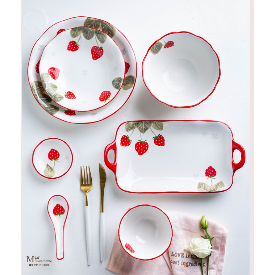 Bộ chén bát dâu tây đáng yêu lắm ạ