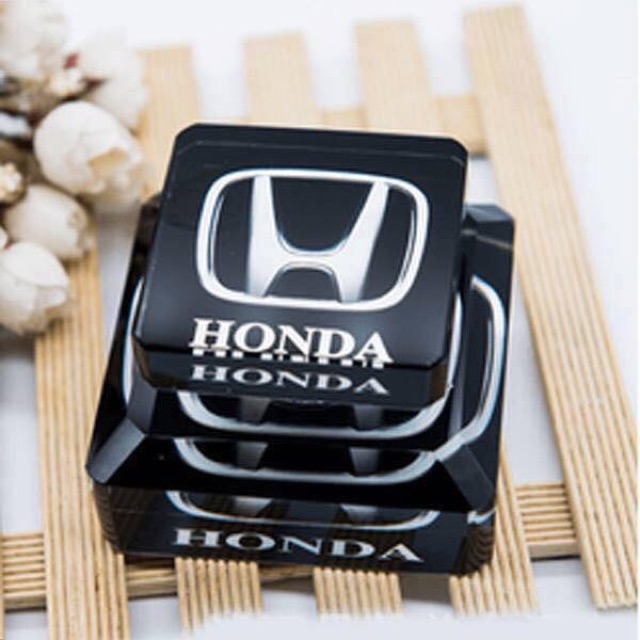 Nước hoa pha lê in logo hãng xe TOYOTA