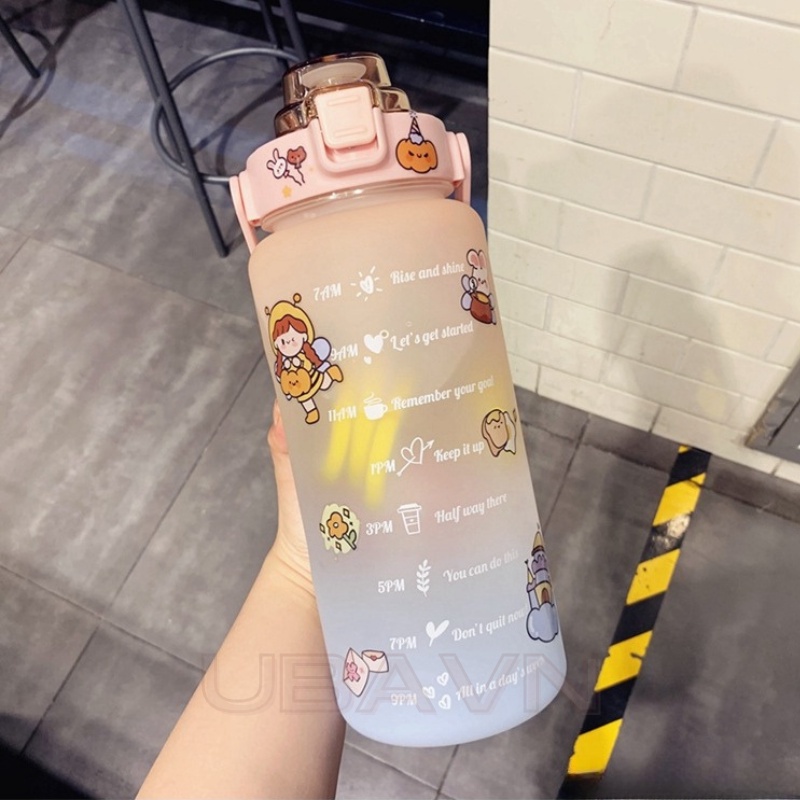 Bình Đựng Nước 2 Lít Có Chia Vạch Tặng Sticker Cute Dễ Thương Báo Giờ Dành Cho Người Lười Uống Nước UBAVN028