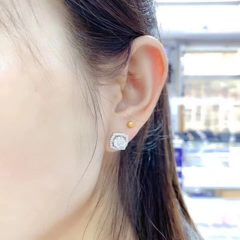 Bông tai đính đá moissanite pt950 sáng tạo