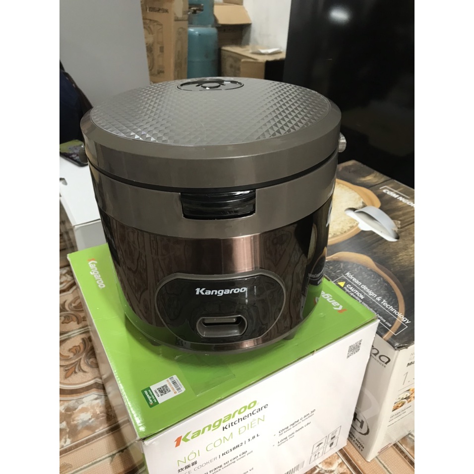 Nồi cơm điện có nắp gài kangaroo kg18r2