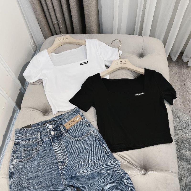 Áo cộc cổ vuông tag chữ nhỏ dáng croptop