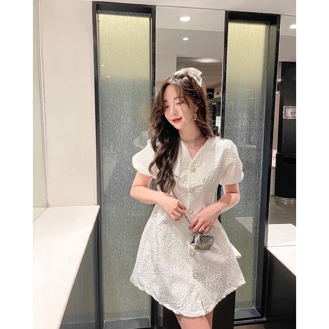 Váy gấm khuy ngọc