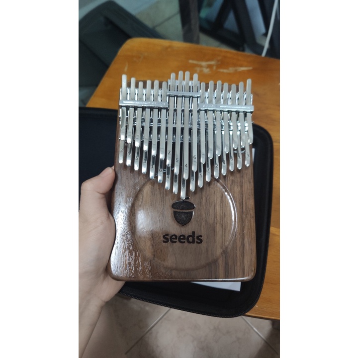 Đàn Kalimba 34 Phím thương hiệu SEEDS gỗ nguyên khối Óc Chó Đen Bắc Mỹ - Hàng chính hãng tặng hộp chống sốc x3