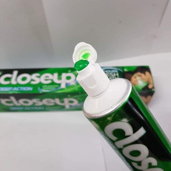 Kem đánh răng Closeup Deep Action Thái Lan 160g