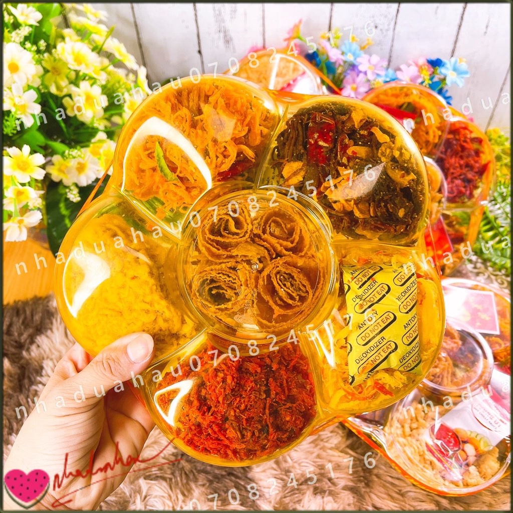 Hot hàng Tết - Set khô lục vị hộp bông mai xinh xắn mix đủ 6 loại khô đặc sản VN hộp 550gam