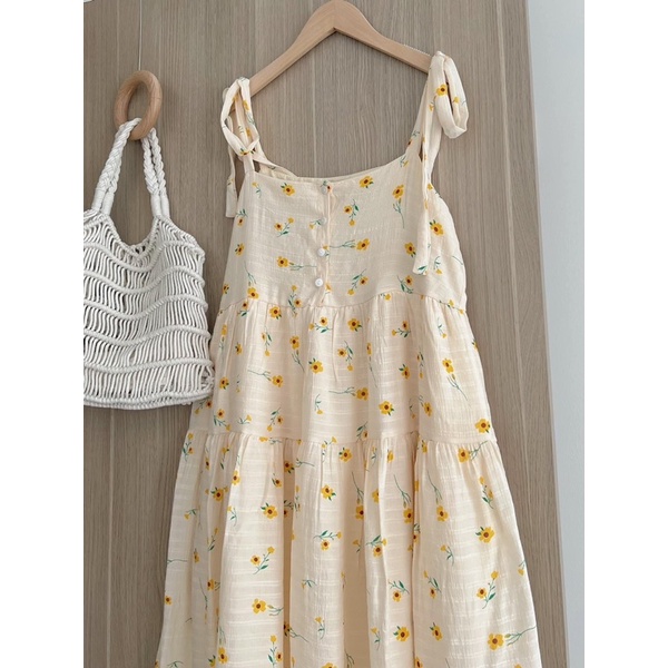 Váy babydoll 2 dây hoa vàng buộc vai khuy ngực