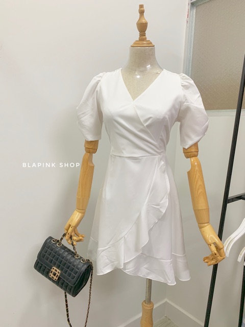 Đầm trắng cổ V đắp tà | BigBuy360 - bigbuy360.vn