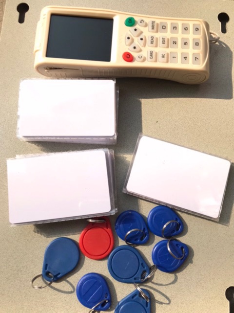Thẻ từ RFID và NFC [Writeable]. Thẻ thang máy, thẻ từ gửi xe máy, thẻ NFC 13.56mhz Sao chép được nhiều lần