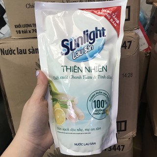 Nước lau sàn Sunlight Thiên Nhiên Chiết Xuất Chanh và Tinh Dầu Sả túi 700g