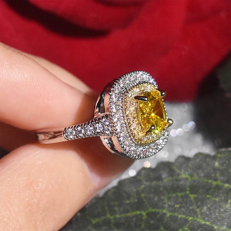 Nhẫn Moissanite Hình Vuông Màu Vàng Giả Chất Lượng Cao