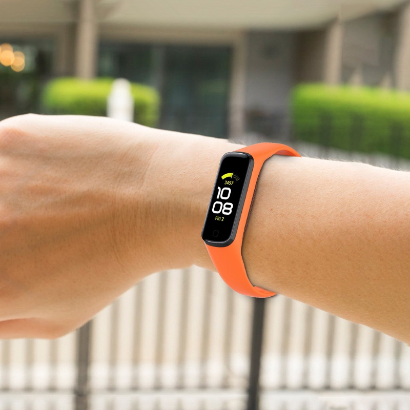 Dây Đeo Silicon Chống Mồ Hôi Cho Đồng Hồ Thông Minh Galaxy Fit2 SM R220
