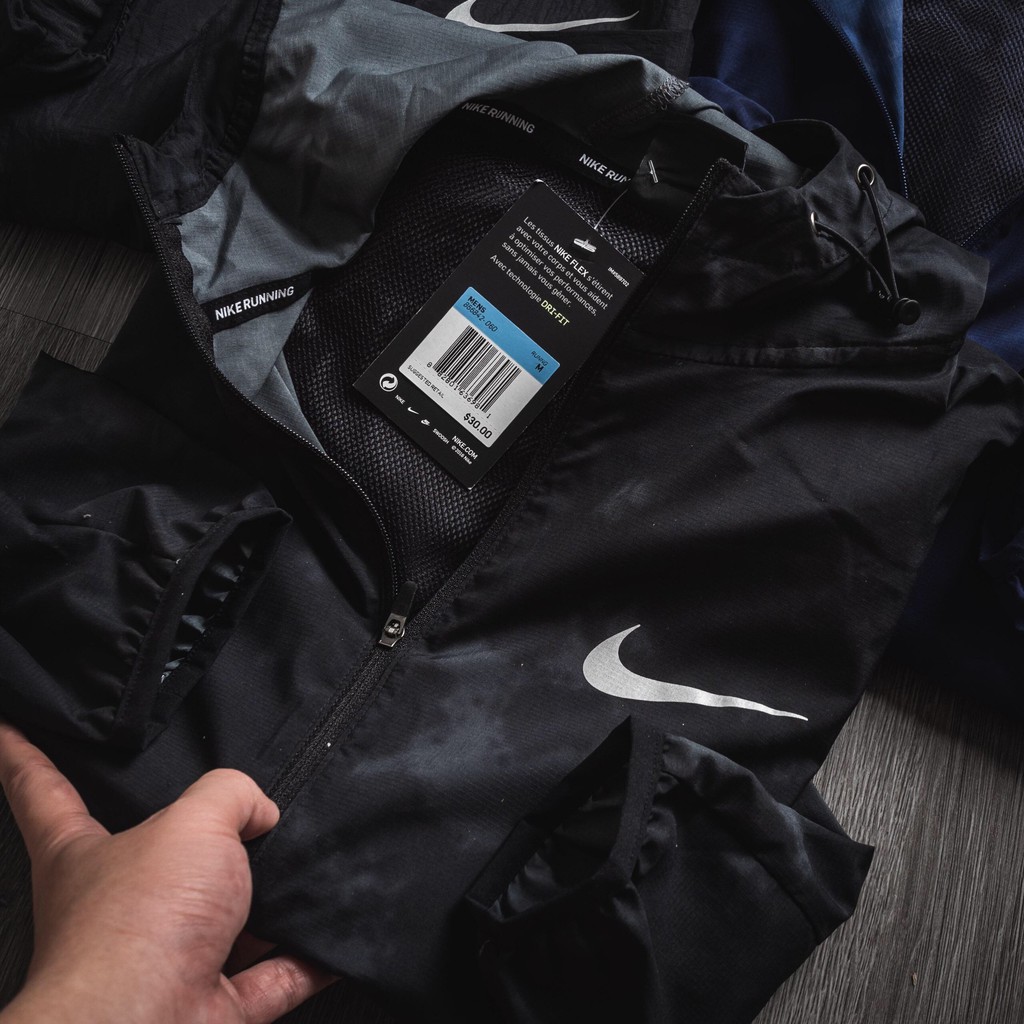 Áo khoác gió thể thao có mũ màu đen