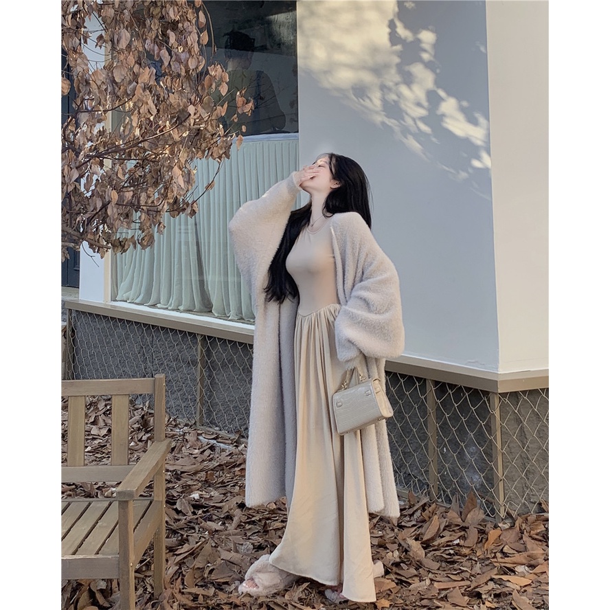 Áo khoác len cardigan dáng dài phối váy phong cách nữ sinh ngọt ngào đầu xu hướng thu đông 2022
