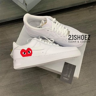 Giày sneaker trắng custom trái tim