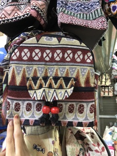 Balo thổ cẩm nhỏ