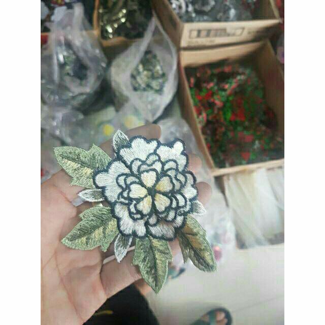 Quần jean nữ đen thêu ảnh thật | BigBuy360 - bigbuy360.vn