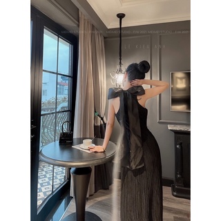 Váy yếm xoè nơ cổ