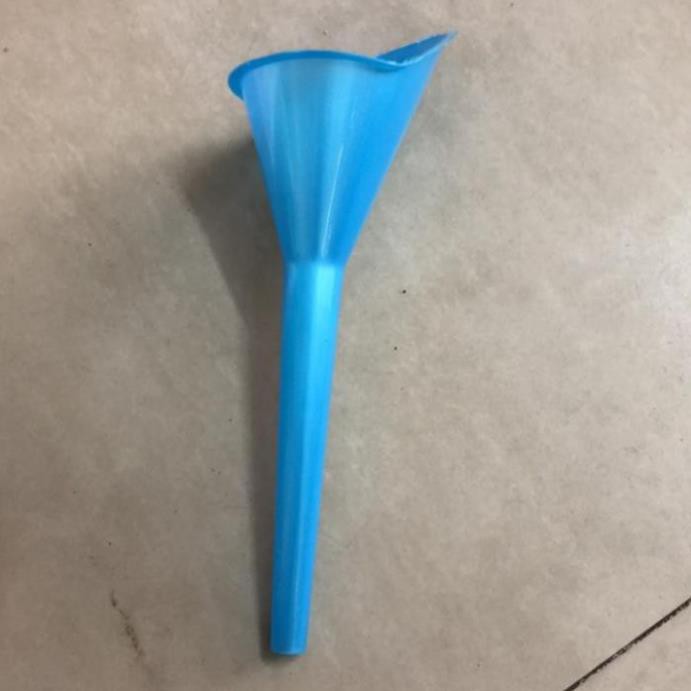 Phễu châm dầu nhớt xe máy