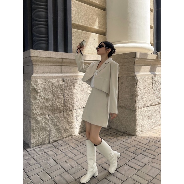 Chân váy A đính nút