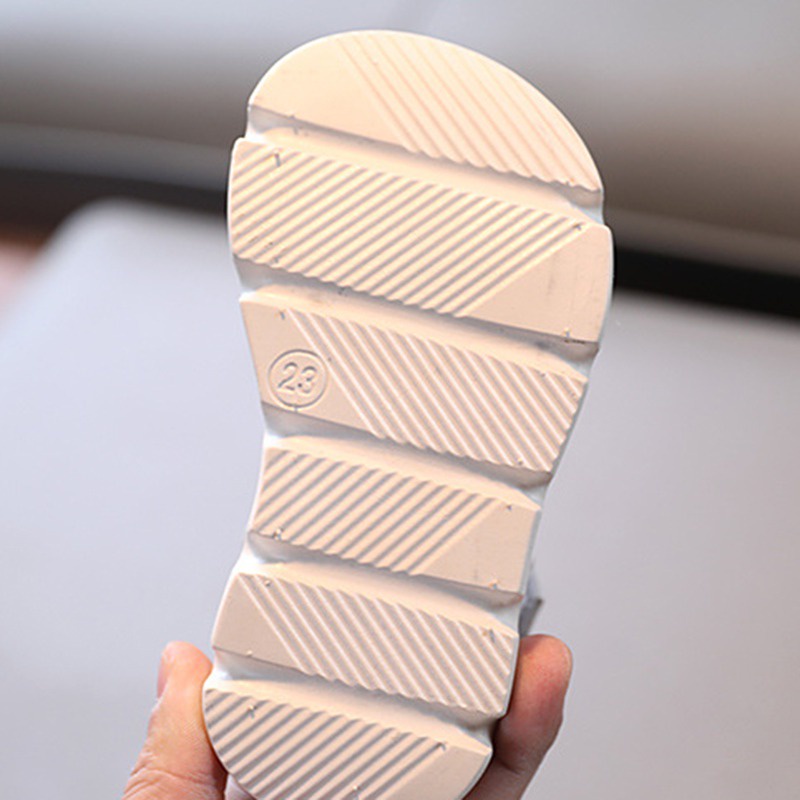 Xăng đan Đế Mềm Đi Biển In Chữ Cho Bé Gái