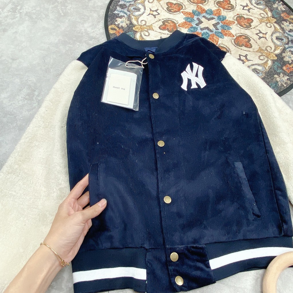 Áo Khoác Bomber Nhung Phối Lông Thêu Chữ | BigBuy360 - bigbuy360.vn