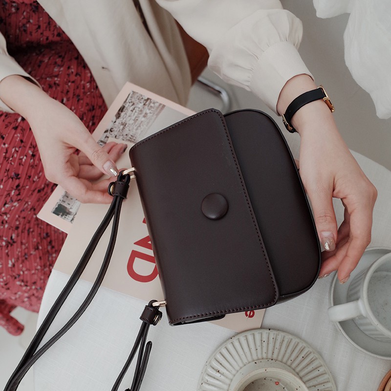 Túi Đeo Chéo Dáng Bầu Nút Tròn Micocah MCC-25 | BigBuy360 - bigbuy360.vn