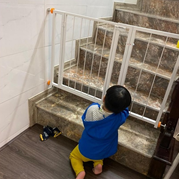 Thanh chắn cầu thang, chắn cửa an toàn cho bé