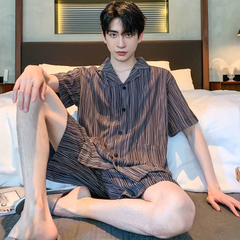 Bộ Đồ Ngủ Ngắn Tay Vải Lụa Lạnh Ôm Dáng Thoải Mái Cho Nam