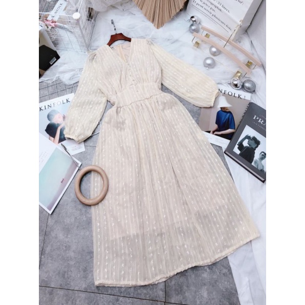 Đầm ren cổ V dịu dàng nữ tính Shin Dress